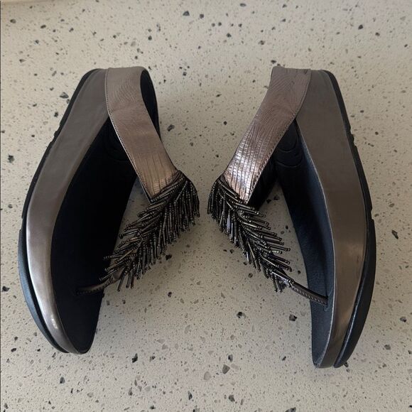 FitFlop Metallic Pewter Beaded Fringe Wedge Thong Comfort Sandals Women’s Size 7 - Picture 6 of 12